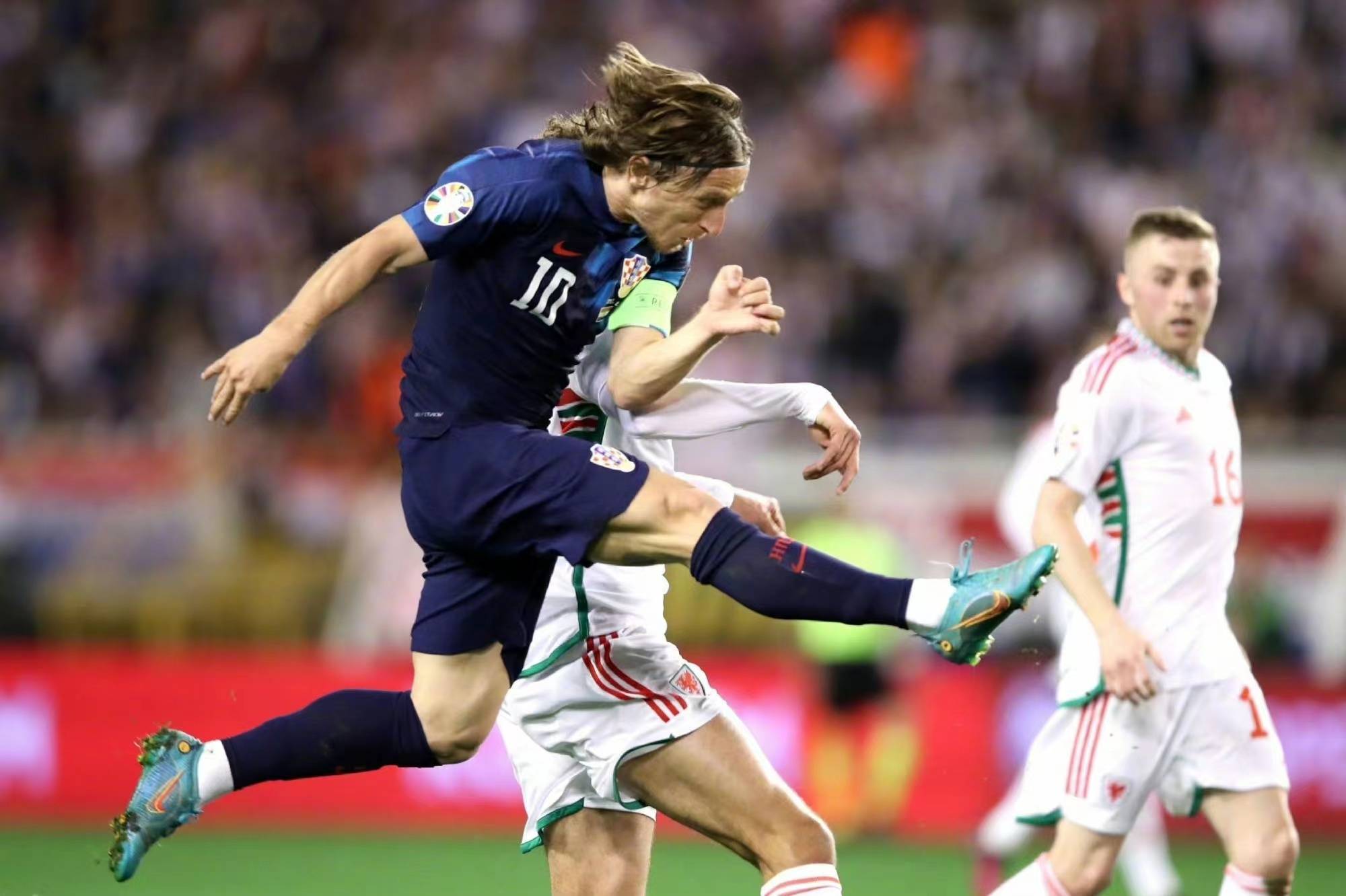 克罗地亚大败瑞士队，客场碰壁遭遇厄运