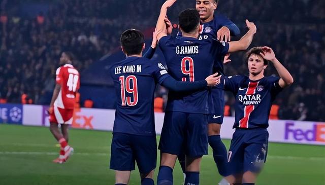 包含经典对决！巴黎圣日耳曼击败多特蒙德晋级的词条