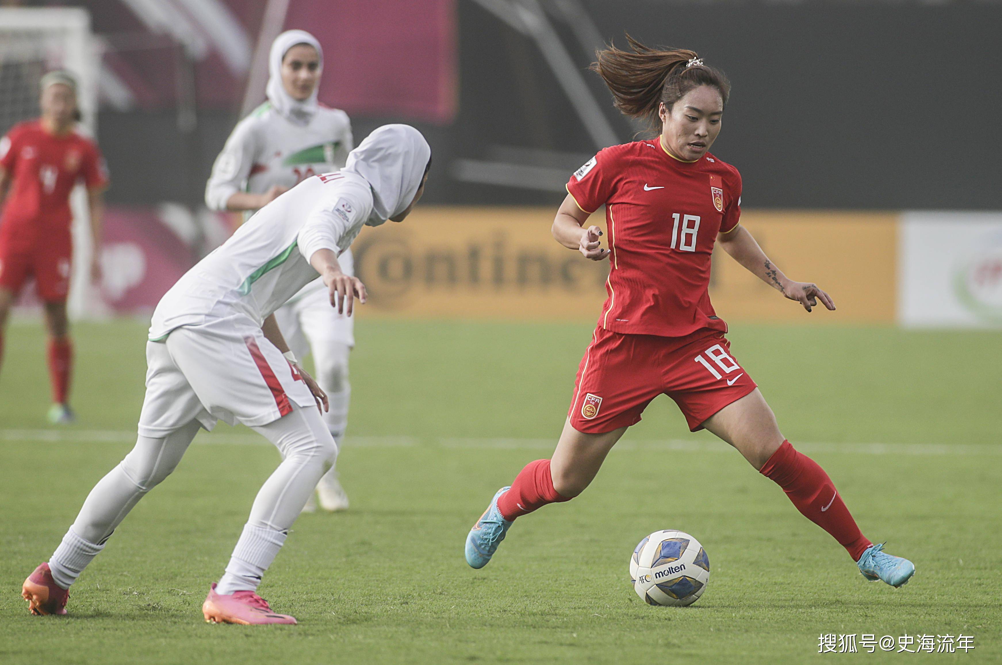 国际足球赛场上女足选手势不可挡 国际足球赛场上女足选手势不可挡