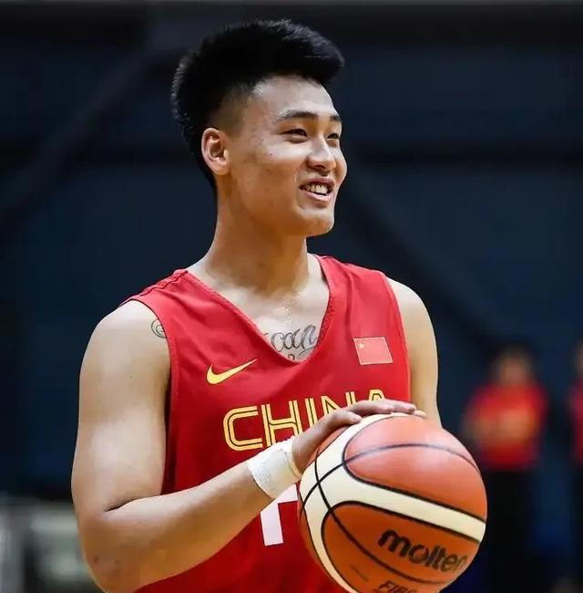 亚洲篮球职业联赛上演惊险对抗 亚洲篮球职业联赛上演惊险对抗