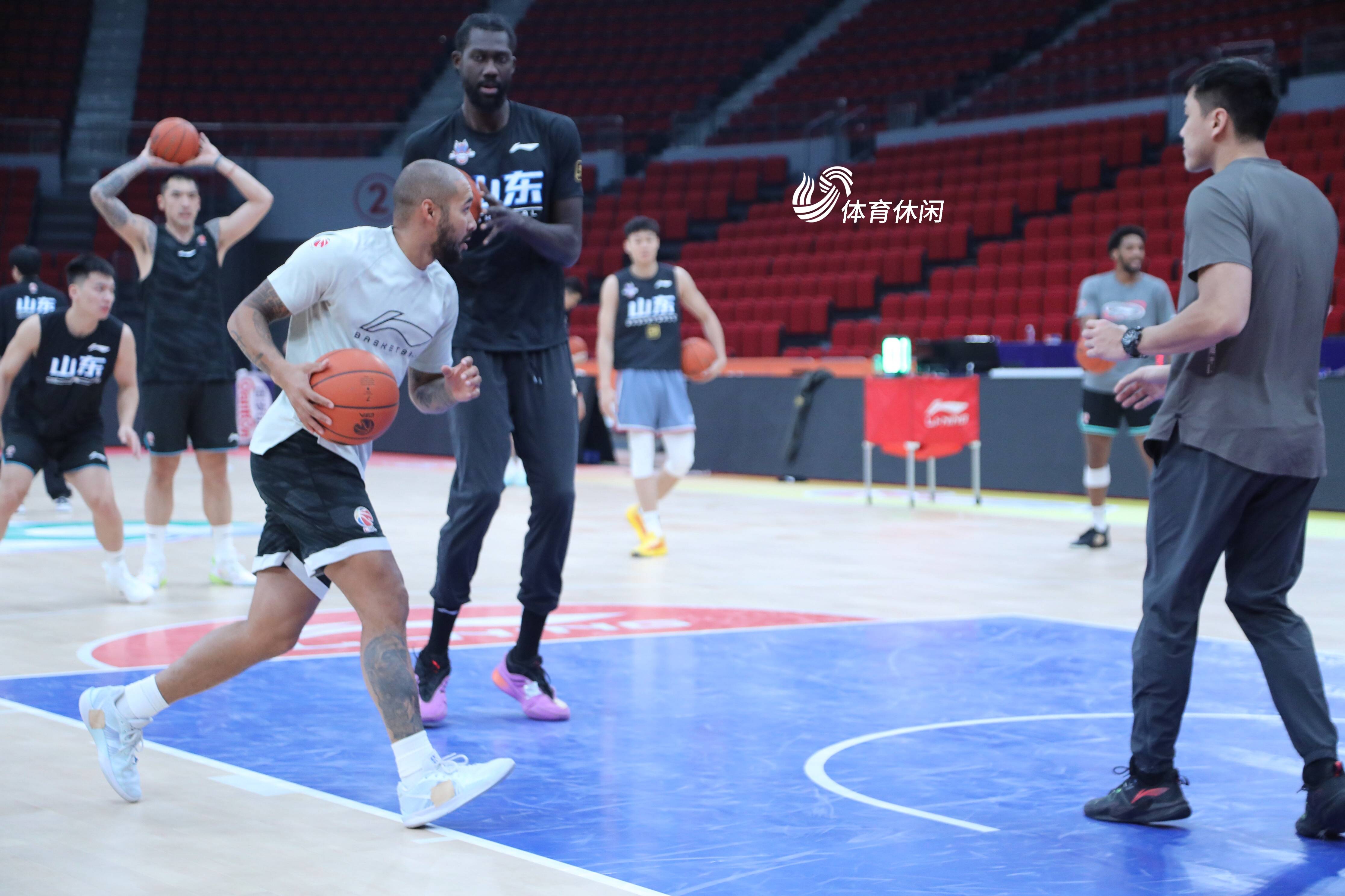 包含球员训练备战,积极准备新赛季的词条 包含球员训练备战,积极准备新赛季的词条