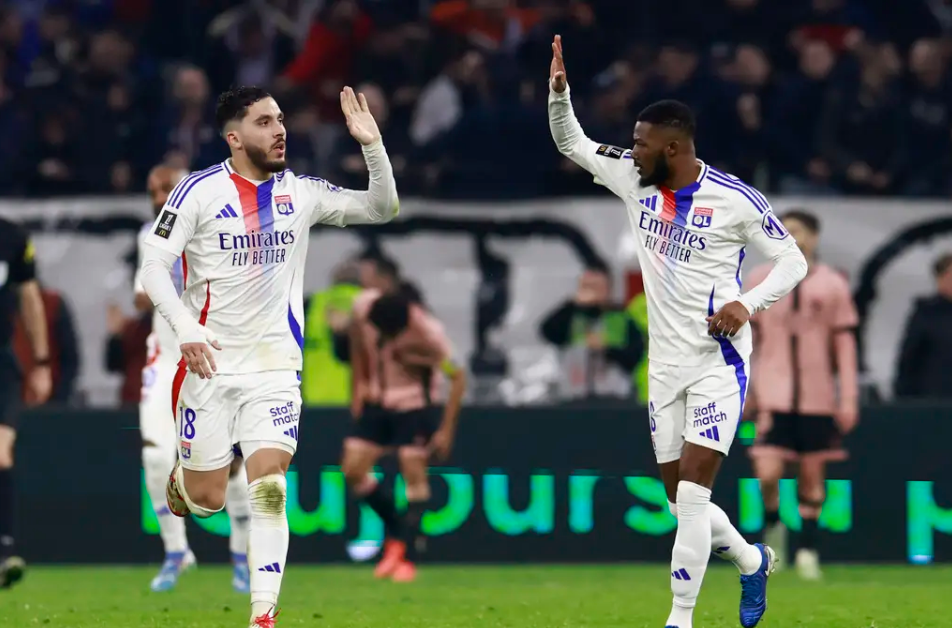 巴黎再度击败对手，法甲冠军宝座摇摇欲坠的简单介绍