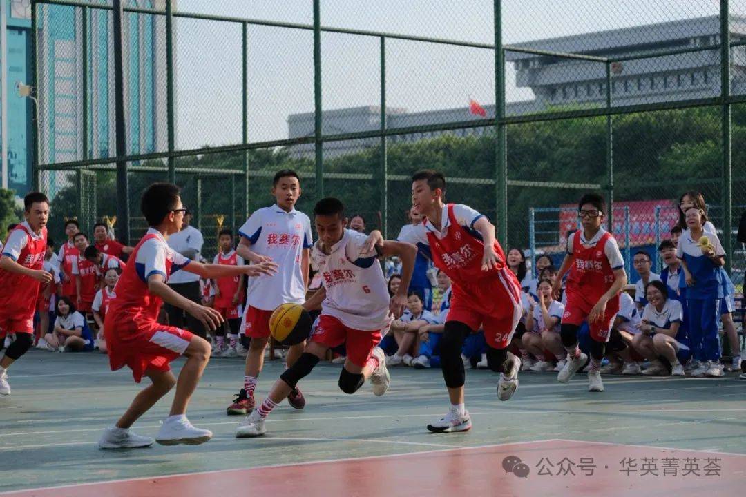 众多观众参与到篮球比赛中热情洋溢 众多观众参与到篮球比赛中热情洋溢