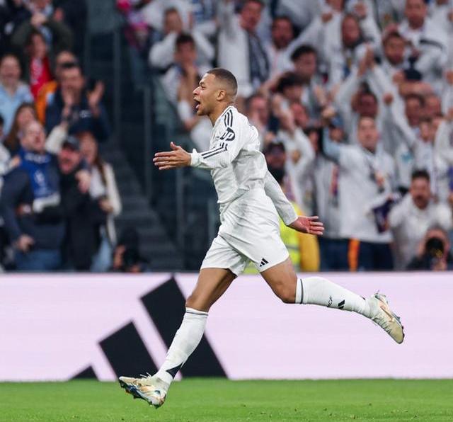 法国足球比赛中卡昂以出色表现夺胜