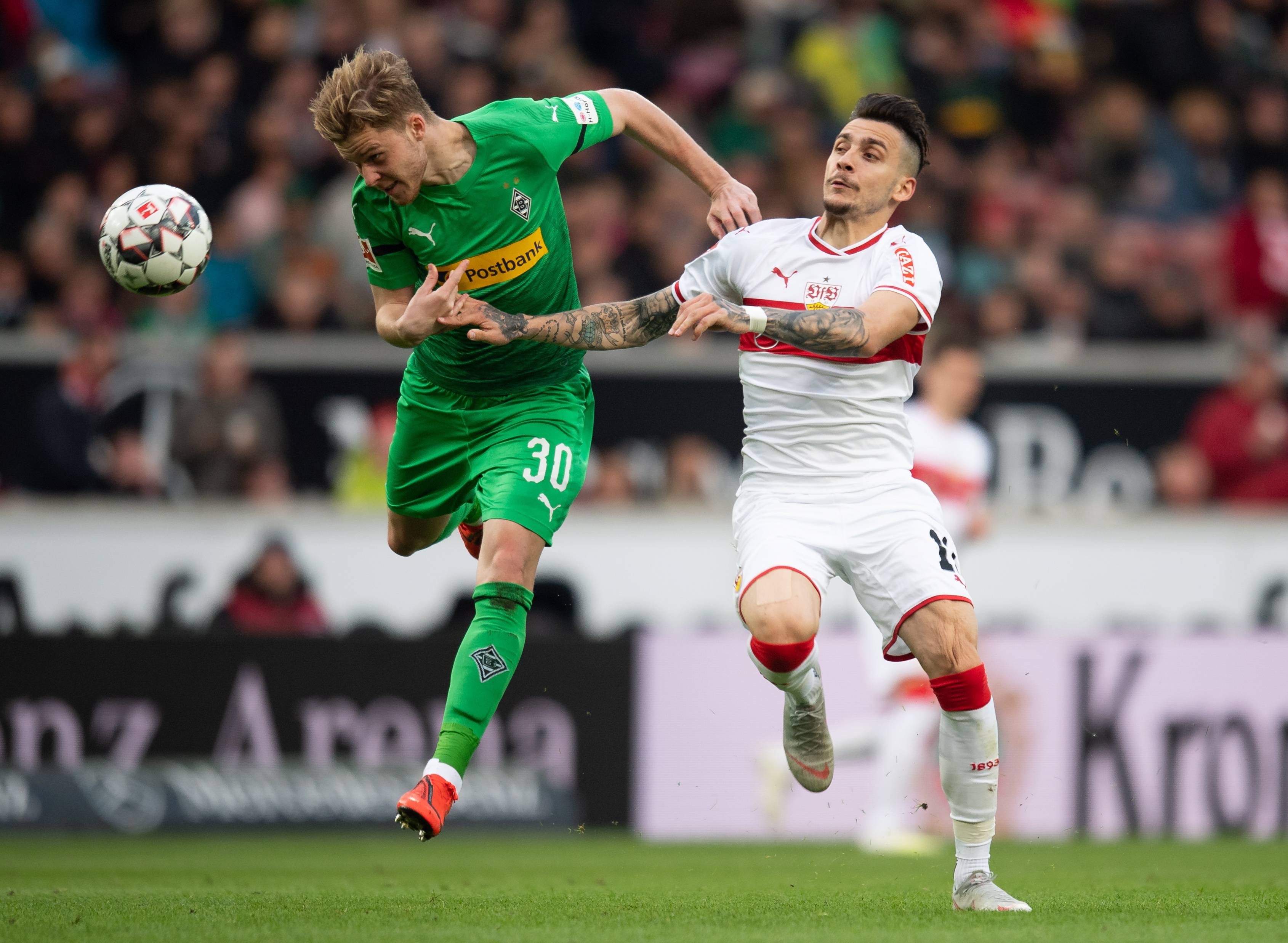 包含弗赖堡队在比赛中拼尽全力，险胜对手的词条