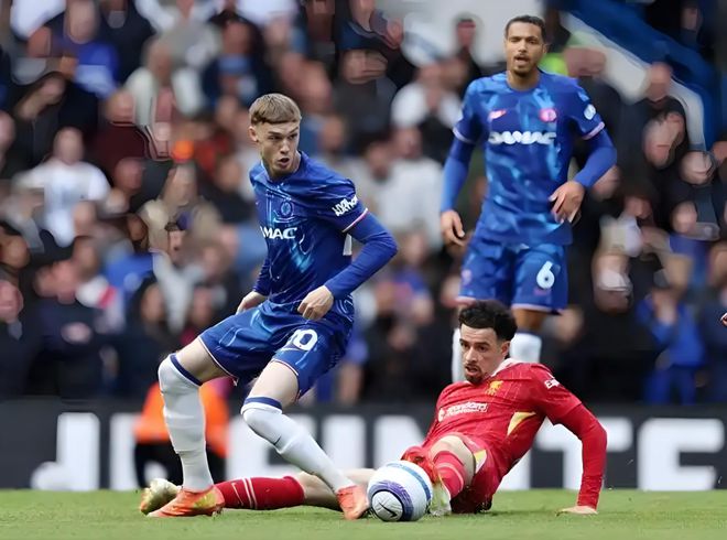 欧预赛赛场上演精彩对抗,球迷热情高涨! 欧预赛赛场上演精彩对抗,球迷热情高涨!