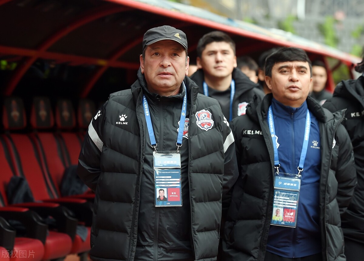 包含东莞队意外失利,球迷为球队加油鼓劲的词条 包含东莞队意外失利,球迷为球队加油鼓劲的词条