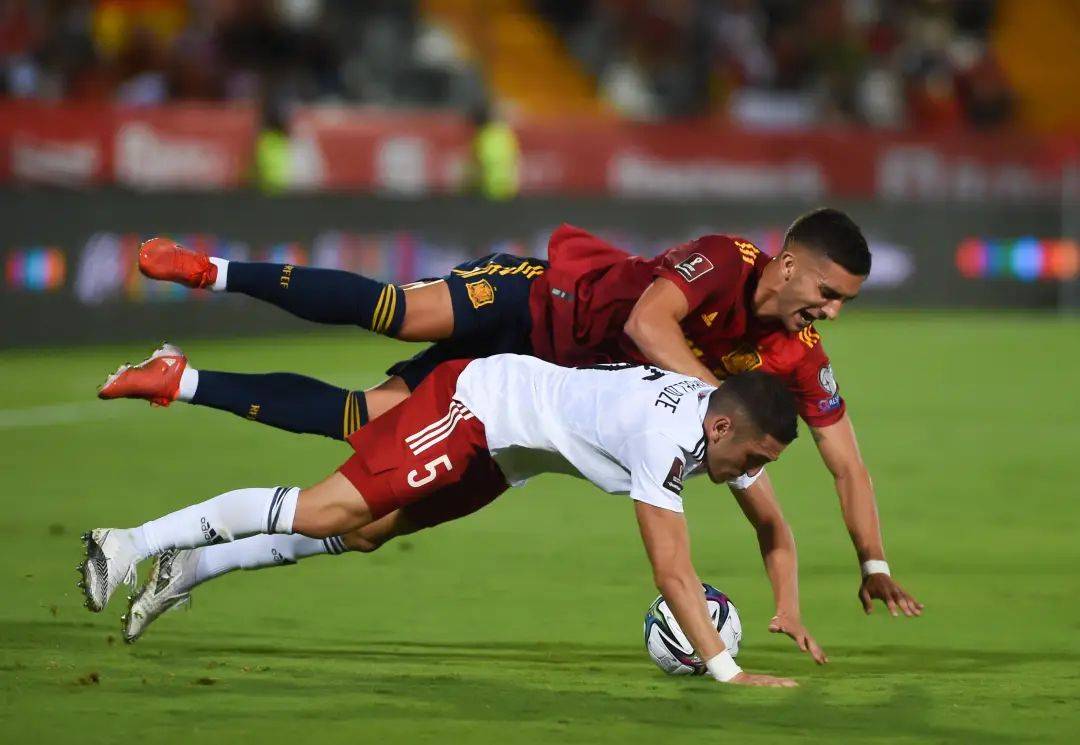 关于斯洛伐克惜败,欧预赛比赛战术布阵讨论的信息 关于斯洛伐克惜败,欧预赛比赛战术布阵讨论的信息