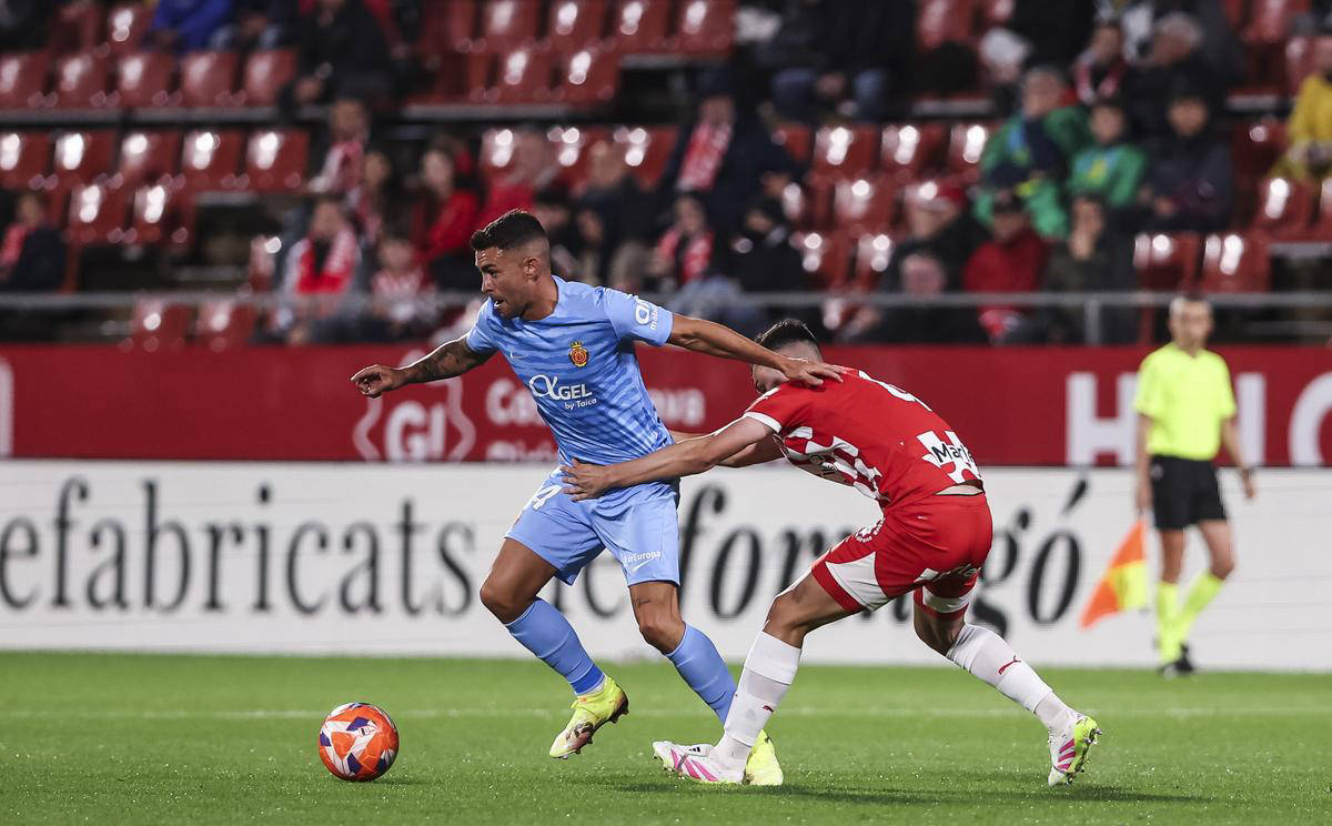 伯恩茅斯客场战胜莱斯特城，取得宝贵三分