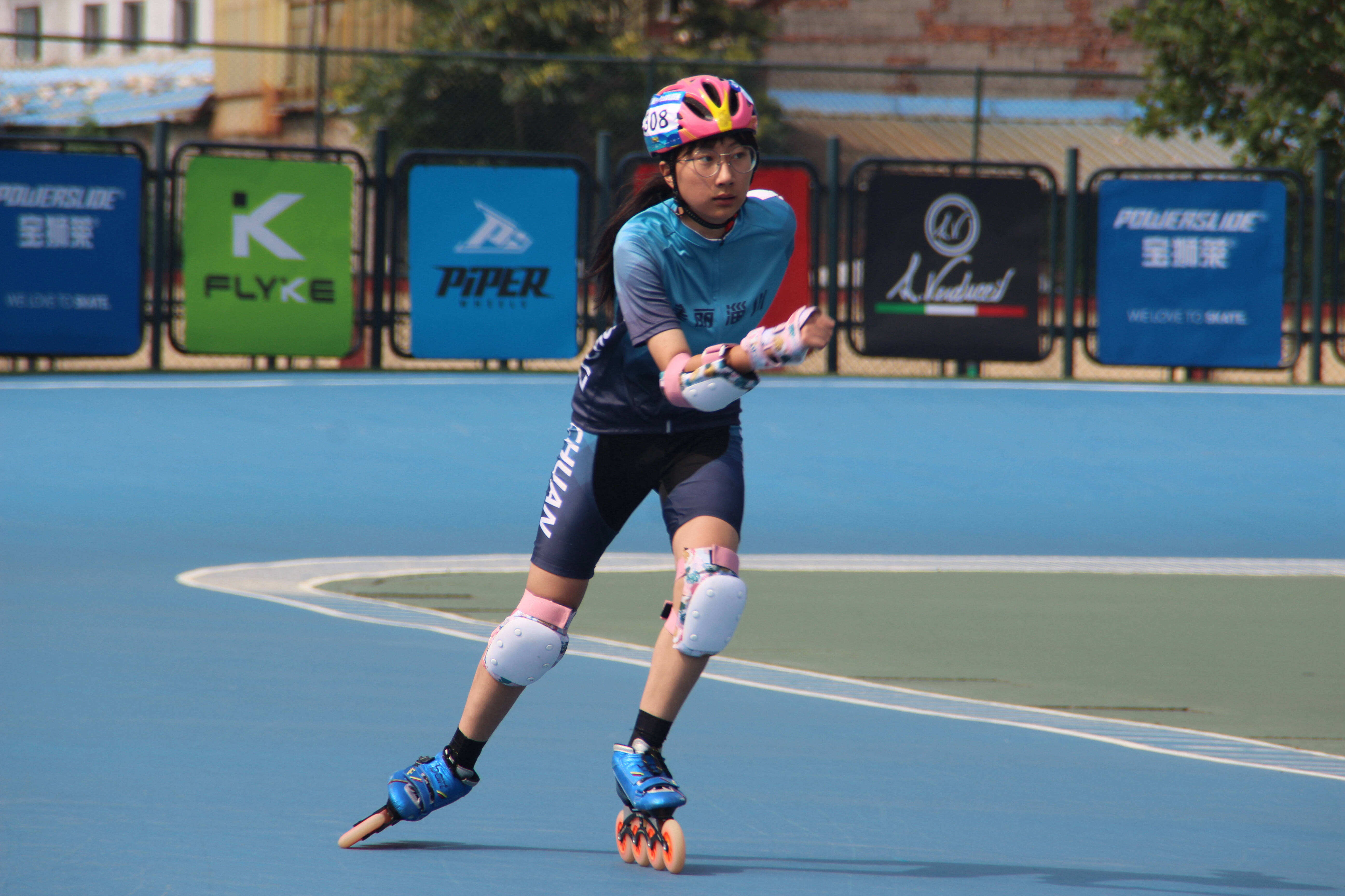 轮滑比赛精彩绝伦,意大利选手夺冠 轮滑比赛精彩绝伦,意大利选手夺冠