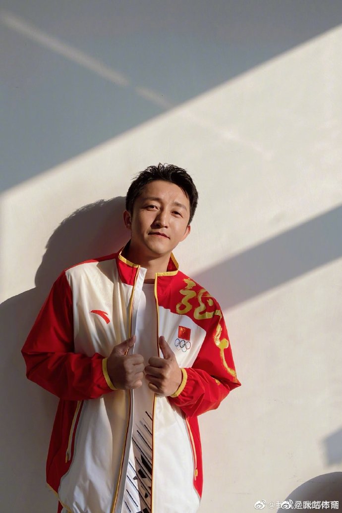 韩国男子拳击选手夺得首金，实力无人可敌