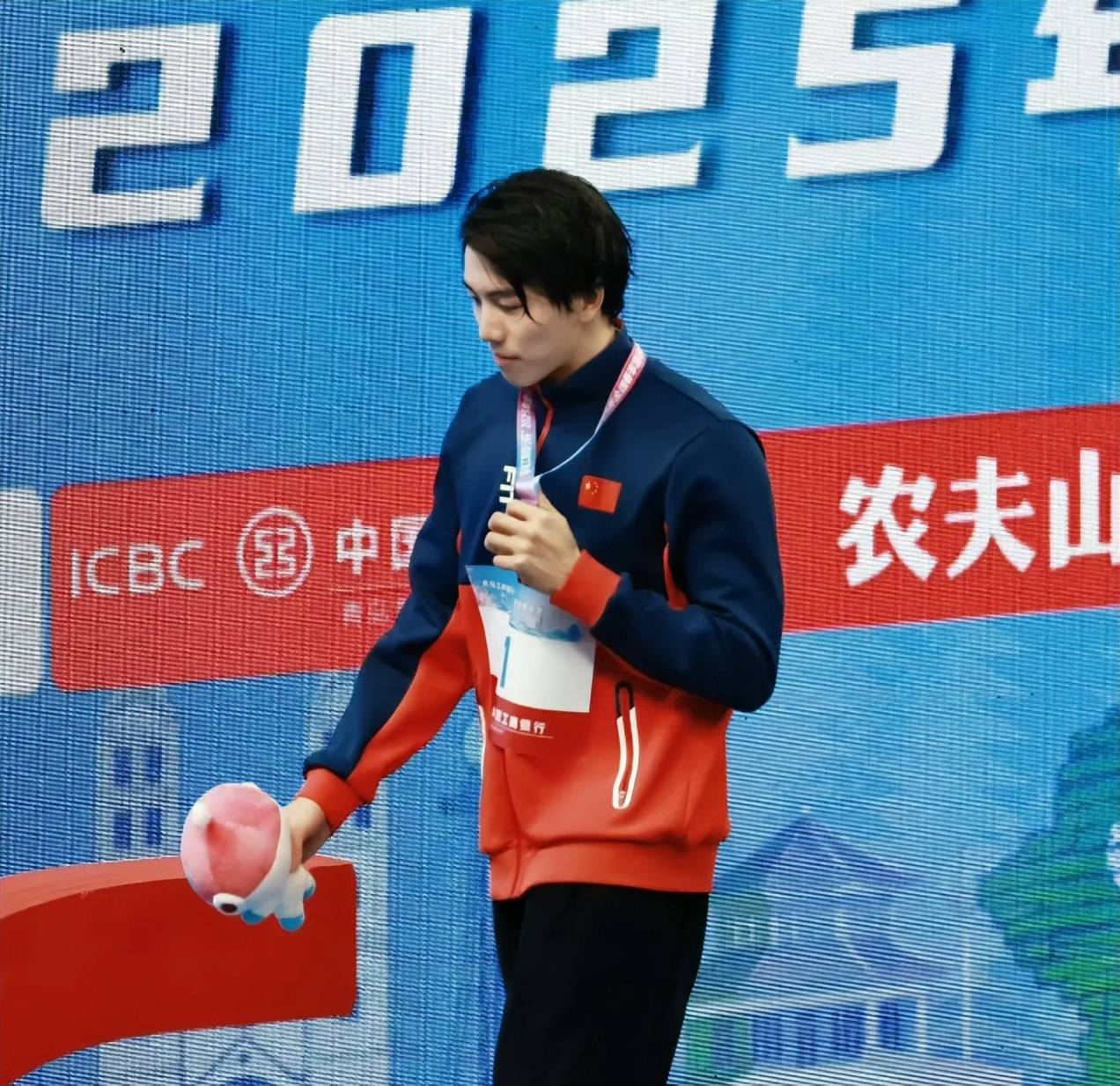 高山赛场,运动员奋力夺取金牌 高山赛场,运动员奋力夺取金牌