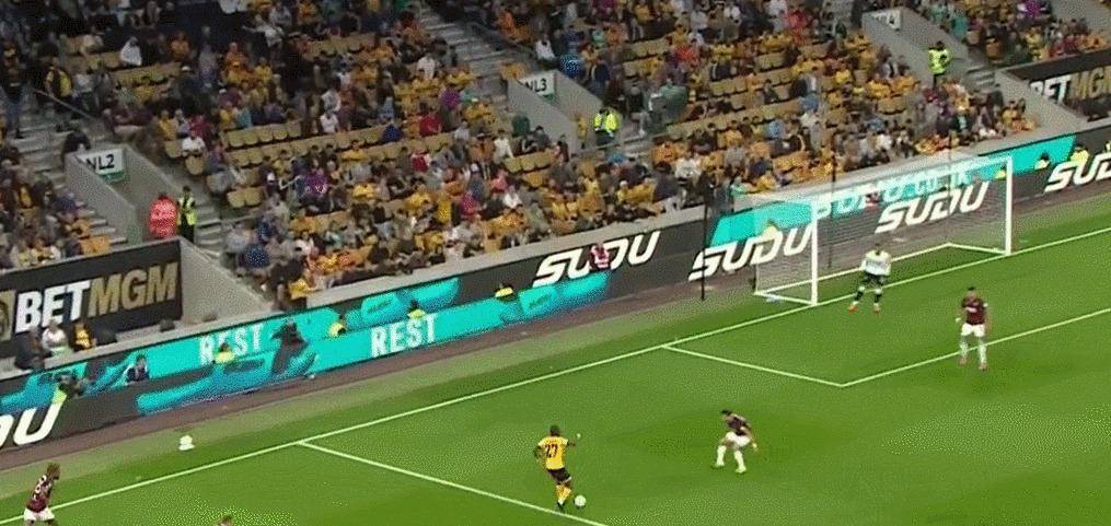 狼队主场逆转取胜,球队欲挽颓势 狼队主场逆转取胜,球队欲挽颓势