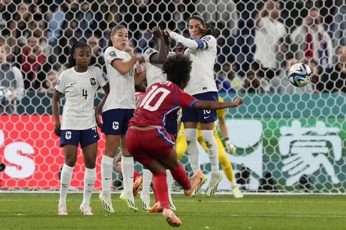 卡塔尔女足在友谊赛中收获喜悦