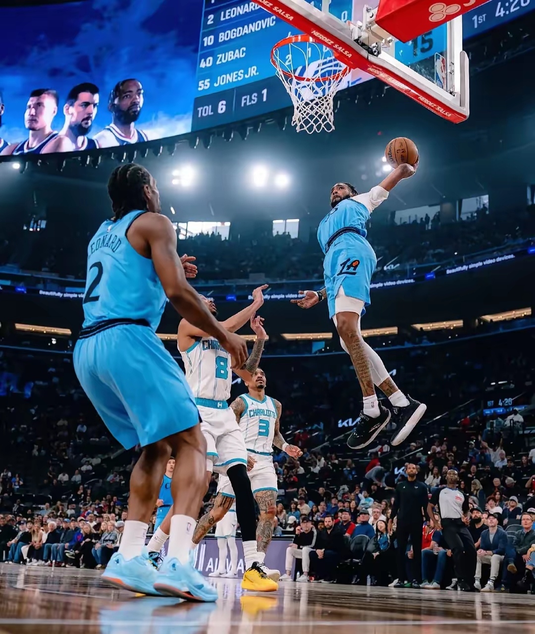 勇士势如破竹,一举击败快船 勇士势如破竹,一举击败快船