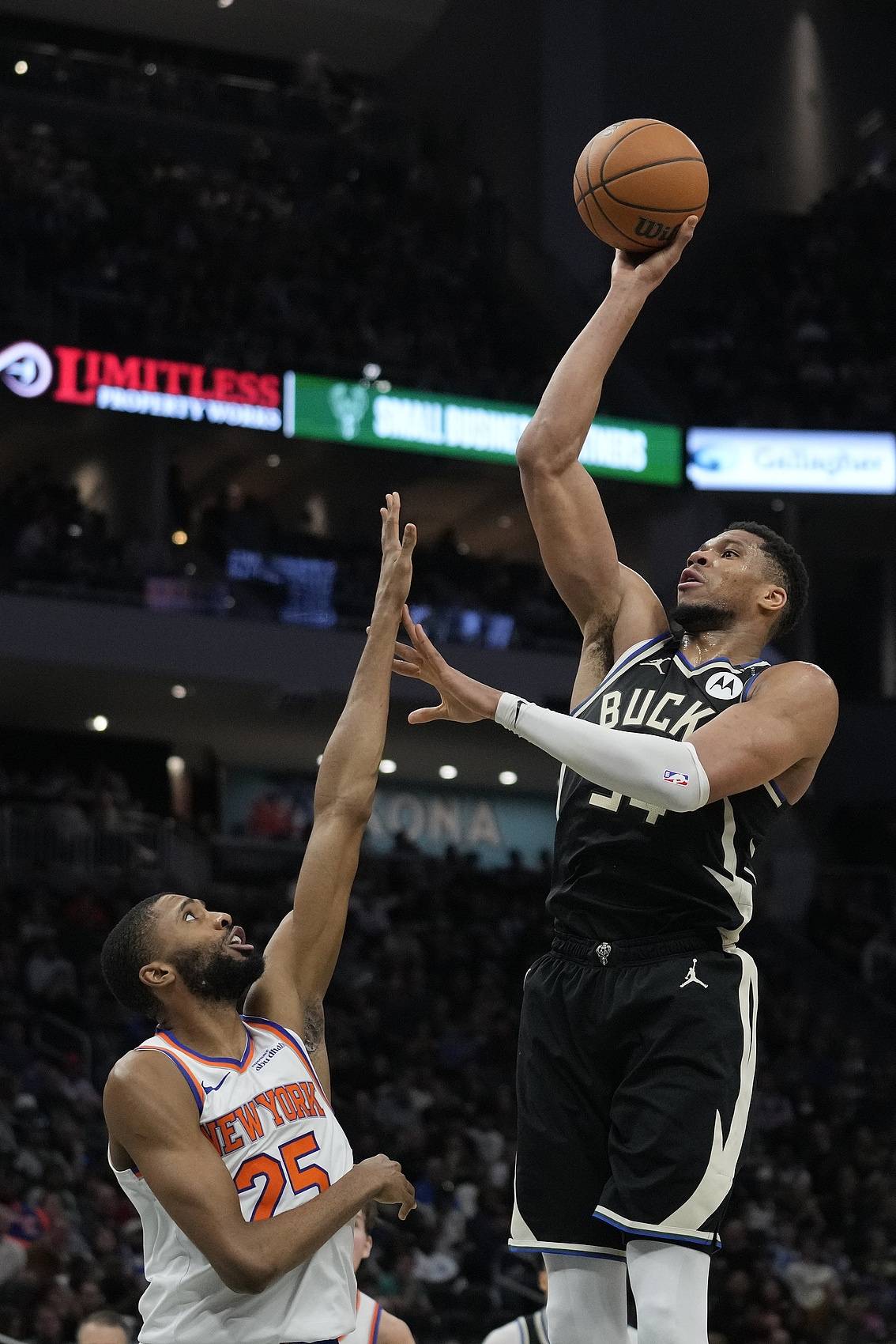 雄鹿胜尼克斯，字母哥表现稳定的简单介绍